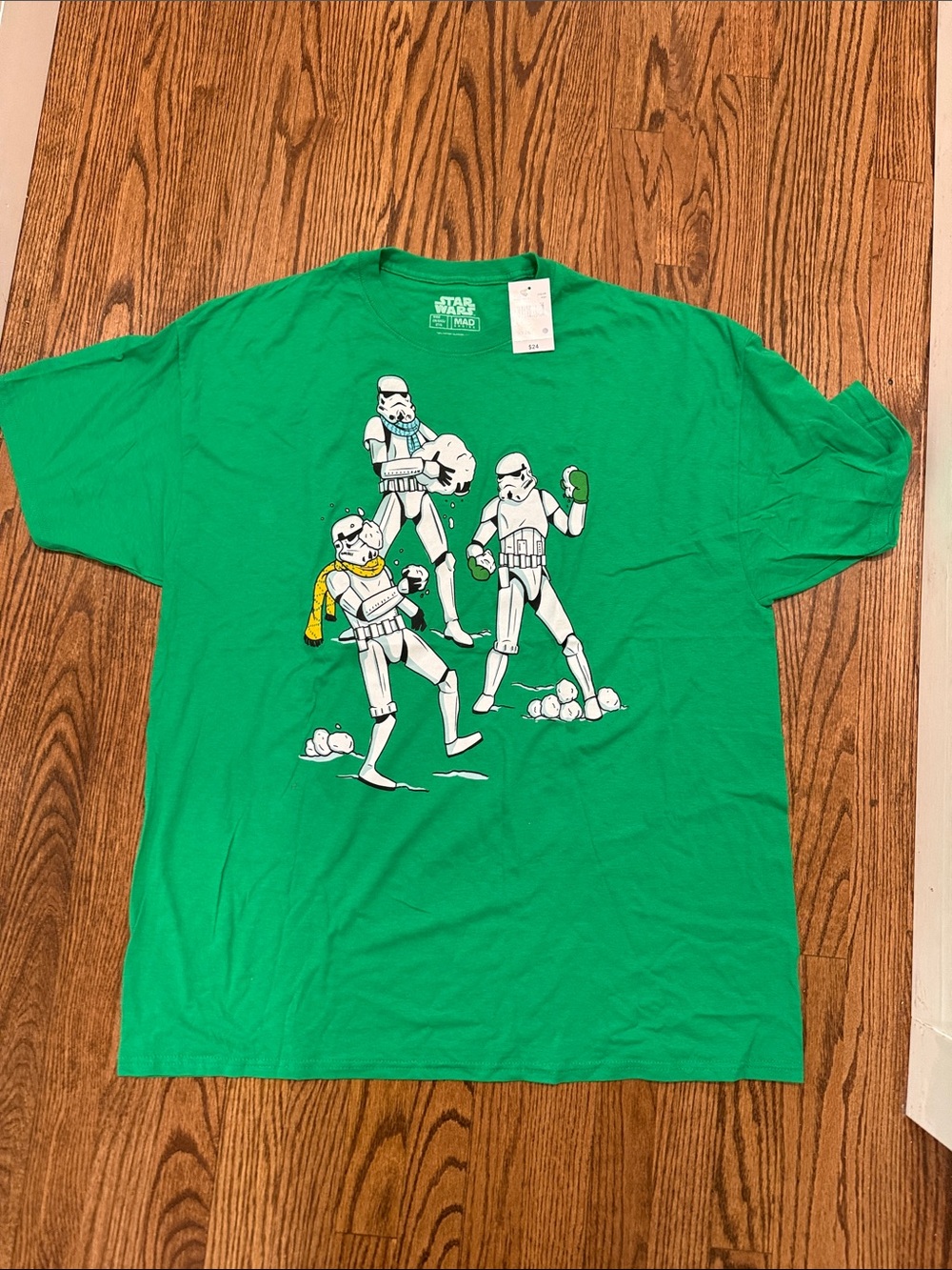 Men’s 2XL Star Wars Green Stormtrooper Snowball Fight Shirt - Picture 3 of 3